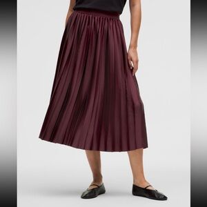 Lululemon Satin Pleated Skirt Garnet XL